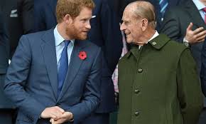 Según la prensa inglesa, el príncipe harry ya está en suelo británico para el funeral de su abuelo, el príncipe felipe. El Principe Harry Dedica A Su Abuelo El Duque De Edimburgo Un Homenaje Atrevido Y Diferente Tras Su Muerte