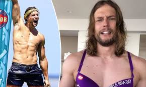 Genat with wife pearl christensen and daughter rei in new york last year. Australian Survivor S David Genat Supports Breast Cancer Awareness By Doing The Boobie Dance