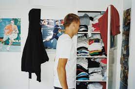 When wetherill decided to turn ubreakifix into a franchise operation in 2012, he offered extraordinarily generous terms to store managers who wanted to become owners, charging justin wetherill: Bastien Fachan On Twitter Pic 1 Roger Federer Poses In His Bedroom Full Of Michael Jordan Posters Pic 2 Federer Meets Jordan Pic 3 Holger Rune Poses In His Bedroom Full Of