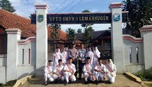 Jam pelajaran olah raga telah seleseai kami cewek cewek segera ganti pakaian. Smp Negeri 3 Lemahsugih Home Facebook