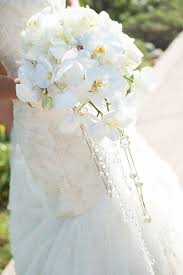 Cascading bouquets have a long history as the arrangement du jour for formal weddings. 8 Awe Inspiring Bouquets Featuring Cascading Blossoms