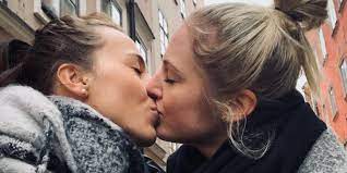 ◕ ‿ ◕ or do you want to see conversation of your friend or relative? Ofb Kapitanin Viktoria Schnaderbeck Zeigt Zum Ersten Mal Ihre Freundin Ggg At