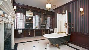 Clawfoot tubs have a striking appearance that hasn't changed much since they first became popular about two centuries ago. 27 Beautiful Bathrooms With Clawfoot Tubs Pictures Designing Idea