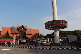 Menara taming sari) is a revolving gyro tower in malacca city, malaysia. Menara Taming Sari Melaka Nikmati Permandangan Selat Melaka Yang Menakjubkan Lokasi Percutian