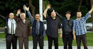 Mecnun'un tuhaf yaşantısında beklenmedik değişiklikler yaşansa da leyla'nın yeri değişmez. Leyla Ile Mecnun Exxen Icin Yeniden Cekiliyor Kayip Rihtim