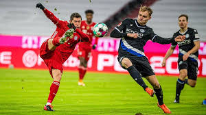 Die vorberichte beginnen um 20 uhr mit daniel herzog als moderator und ralph gunesch als experten. Spektakel In Munchen Arminia Bielfeld Holt Ein 3 3 Gegen Den Fc Bayern Sportbuzzer De