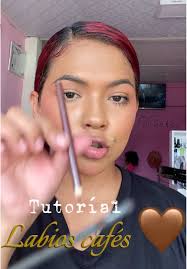 Tutorial de Maquillaje de Labios Rojos Perfectos