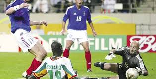 منتخب إنجلترا لكرة القدم، هو ممثل إنجلترا الرسمي في رياضة كرة القدم، تأسس الاتحاد الإنجليزي لكرة القدم في عام 1863، وانضم إلى الاتحاد الدولي لكرة القد. Ø§Ù„ÙˆØ·Ù† Ø³Ø¨ÙˆØ±Øª Ù…ÙˆÙ†Ø¯ÙŠØ§Ù„ 2002 Ø§Ù„Ø³Ù†ØºØ§Ù„ Ø­Ø¯ÙŠØ« Ø§Ù„Ø¹Ø§Ù„Ù… Ø§Ù„Ø³Ø¹ÙˆØ¯ÙŠØ© ØªØ³Ù‚Ø· ÙÙ‰ ÙØ® Ø§Ù„Ù‡Ø²Ø§Ø¦Ù… Ø§Ù„Ø«Ù‚ÙŠÙ„Ø© ÙˆØ£Ø®Ø·Ø§Ø¡ ÙƒØ§Ø±Ø«ÙŠØ© Ù„Ø¬Ù…Ø§Ù„ Ø§Ù„ØºÙ†Ø¯ÙˆØ± Ø£Ù…Ø§Ù… Ø§Ù„Ù…Ø§ØªØ§Ø¯ÙˆØ±