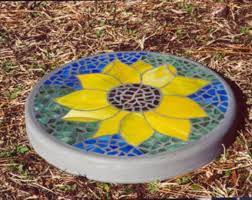 Not only are they interesting hardscape elements to have around the garden, but they also make great gifts and keepsakes in fact, you can make a whole set of diy stepping stones for the cost of a single kit. Pin On Adoquines