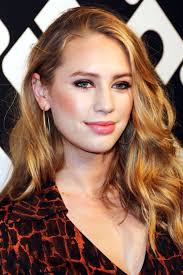Dylan is stepping forward in movies the same time her father is withdrawing. Pin On Beauty