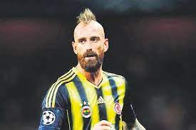 Cristiano ronaldo'nun 2000'ci yıldan 2019'a kadarki saç stilleri! Cristiano Ronaldo Ispanya Da Sac Ekim Merkezi Acti