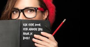 Je Boek Een Succes Kijk Eens Door Een Andere Bril Naar Je Boek Boeken Bril Boek Schrijven