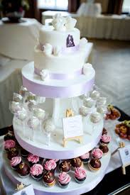 Hochzeitstorte Cakepops Und Cupcakes Mit Anschnitttorte Foto Aufwolke7 Berlin Hochzeitsplanung Hochzeitstorte Hochzeit