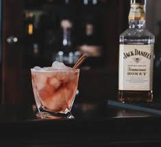Combine whiskey bourbon, lemon juice, and zero calorie simple syrup in a cocktail shaker. Jack Daniel S Honey Recipe Jack Honey Cranberry Tea Daily Appetite