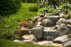 Cascade de bassin avec mur d'eau vidéo. Petite Cascade De Jardin Pour Embellir L Espace Exterieur