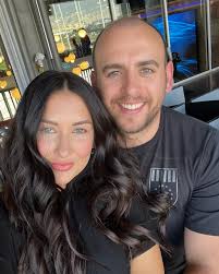 Ross Mcmullen's Instagram, Twitter & Facebook