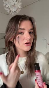 Weet nou niet precies wat ik hiervan had verwacht 🧐 #lorealparis  #lorealsettingspray #settingspraytest #settingspray #test #testingout  #lorealparismakeup #viralproducts #viralsettingspray ...