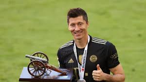 As of 2021, robert lewandowski's net worth is $45 million. Robert Lewandowski Breaks 49 Year Goal Scoring Record With 41st Goal Of The Season Cnn