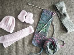 Learning how to knit without looking is a great way to get familiar with your knitting. How To Knit As A Beginner