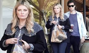 Mischa barton is finally ready to tell the real story behind her exit from the o.c. Mischa Barton And James Abercrombie Wear Matching Loafers As They Try Their Relationship Again Daily Mail Online