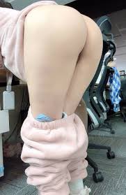 露出办公室在办公室露出的家居服少妇