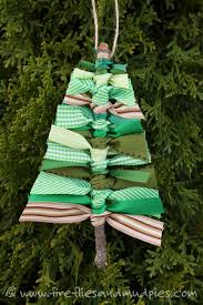 Todos, o la mayoría de nosotros, recordamos la navidad como aquí damos unas ideas de juegos para que los niños se diviertan y no se aburran en estas fechas; Adornos Navidenos Manualidades Para Colgar En Tu Arbol De Navidad