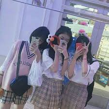 Memiliki hidung kecil dan mancung Pin On Staffs