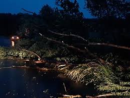 Pozice letadel kombinované s radarovými snímky českého hydrometeorologického ústavu (pole maximálních radarových odrazivostí) a detekcí blesků blitzortung.org. X341xi67d Lq8m