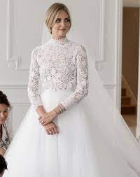 If you've been on instagram this weekend, you've probably seen a snap of italian blogger chiara ferragni's wedding in passing. Chiara Dior Dress Ferragni Wedding Ferragni Wedding Chiara Dress Dior Bychiara Ferra Dior Wedding Dresses Wedding Dresses Gothic Wedding Dress