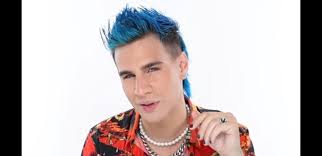 Youtube sensation and hair expert brad mondo reveals his tips to keep your hair healthy shiny and moisturized all winter long. Pin On Tatts Piercings And Hair Color