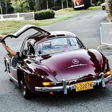 J T G Voila Une Voiture Aux Lignes Parfaites Et Innovantes Les Portes Papillon Classic Sports Cars Classic Cars Classic Mercedes