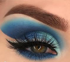 Start by light peach eyeshadow on the outer crease once you have applied the eye primer evenly on the eyelid. 14 Blue Eyeshadow Looks You Must Try This Season The Urban Guide