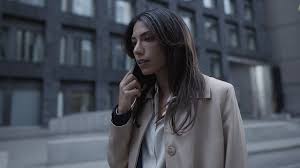 She has enjoyed a luminous acting career in theatre and film and her first book. Miniserie Schnelles Geld Auf Netflix Ein Schnell Abebbender Adrenalinrausch Kritik
