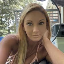 Heather Barrington's Instagram, Twitter & Facebook