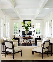 Bright And Traditional Yet Crisp And Graphic Living Room By Larry Laslo In East Hampton Terrific Lines In The Wood Elegant Living Room Home Living Room Home