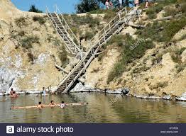 Ist die verdunstung größer als der wasserzufluss. Ocna Sibiului Rumanien Juli 9 Menschen Die Den Gesunden Nahrstoffreichen Schlamm Von Den Salzsee Auf Ihrem Korper Am 9 Juli 2005 In Ocna Sibiului Viza Stockfotografie Alamy