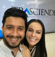 Joan, el hombre que conquistó a la pastora Yessenia tras divorciarse