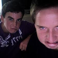 Deron Andrews's Instagram, Twitter & Facebook