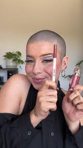 Descobre um Novo Lip Combo para Lábios Nude