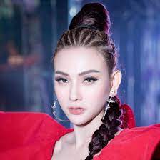 Sau khi phẫu thuật phương oanh đã đạt thị lực 10/10 thật đúng như kỳ vọng, phương pháp relex smile rất nhẹ nhàng, nhanh chóng và hoàn toàn không đau. Ca SÄ© Thu Thá»§y Thá»«a Nháº­n Pháº«u Thuáº­t MÅ©i Ä'á»ƒ Thay Ä'á»•i Sá»' Pháº­n