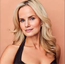 Lauren Buglioli (Vanessa McBride): “A high-end estate agency owner who  specializes in luxury property and is neighbors with Dani Dupree and best  friend to Dr. Nicole Dupree Richardson. The mother of twins,