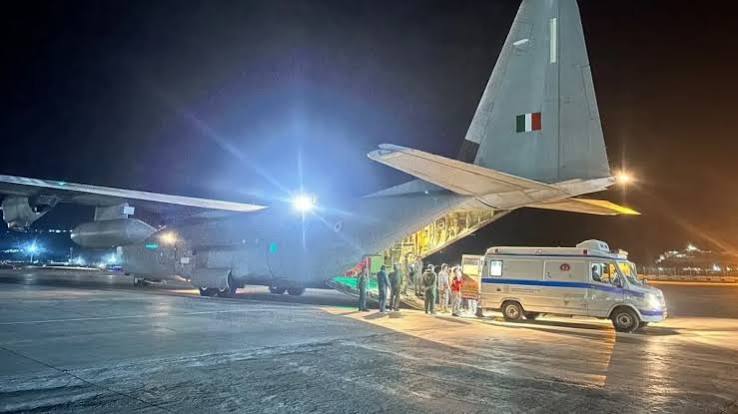IAF ने रात में चलाया एयरलिफ्ट मिशन, लेह से दिल्ली पहुंचाया गंभीर रूप से बीमार मरीज - India TV Hindi