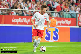 Kądzior comenzó a jugar para el equipo senior de jagiellonia en 2012 e hizo 3 apariciones antes de ser cedido. Oficjalnie Damian Kadzior Zagra W Kraju Baskow Pilkarski Swiat Com