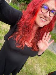 Dana Dubois's Instagram, Twitter & Facebook