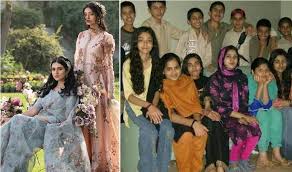 Pakistani actors usman mukhtar and sarah khan recently fulfilled the wish of a fan by visiting her mother at a hospital in islamabad. Sarah Khan And Noor Zafar S Childhood Picture Will Shock You Lens