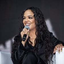 But the bodyguard isn't the only idea hemsworth has in the works. Watch Tessa Thompson And Chris Hemsworth Runite For Men In Black International