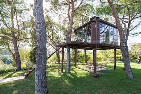 Treehouse Casabarthel In Florence Tree House House On Stilts Tuscan Landscaping