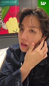 🔴HOBI IS NOW LIVE ON WEVERSE!! 🐿️ I actually won't be doing a long live,  but I wanted to share in the good news and the happy feelings. 🐿️ I  actually won't