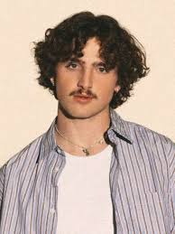 Benson Boone Side Sumi