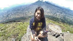 Maybe you would like to learn more about one of these? 5 Cewek Cantik Ini Jadi Selebgram Karena Hobi Mendaki Gunung Janganlupabahagia Com